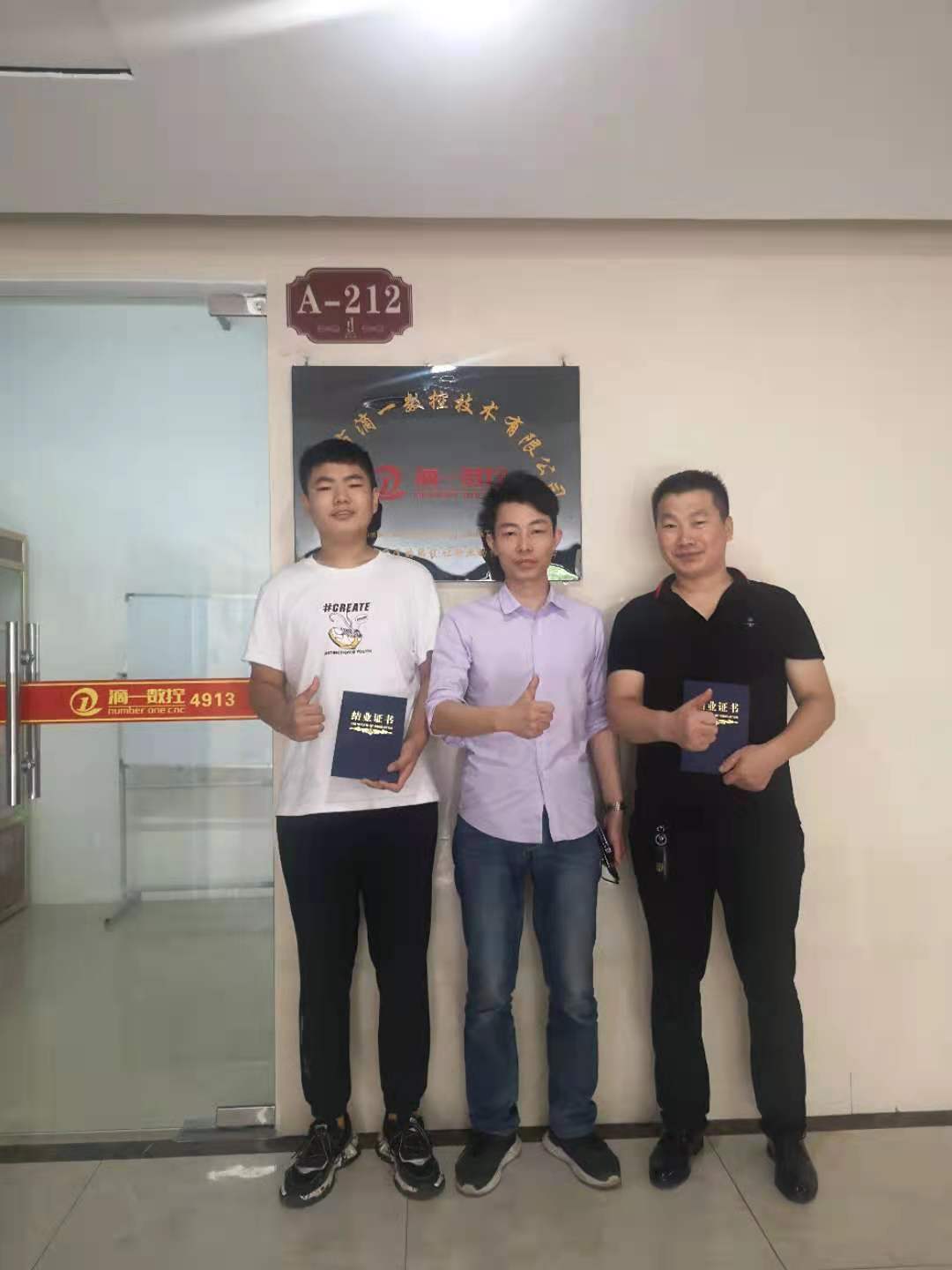 《畢業(yè)喜訊》恭喜孫氏父子學(xué)成入職厚街家具廠(chǎng)擔(dān)任五軸編程